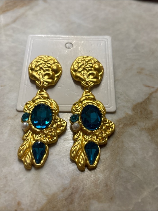 Vintage Jewelry - Vintage Gold-Tone Earrings with Blue Teal Crystals